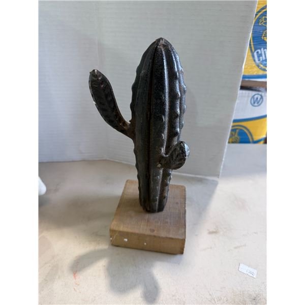 Cast-iron cactus decor