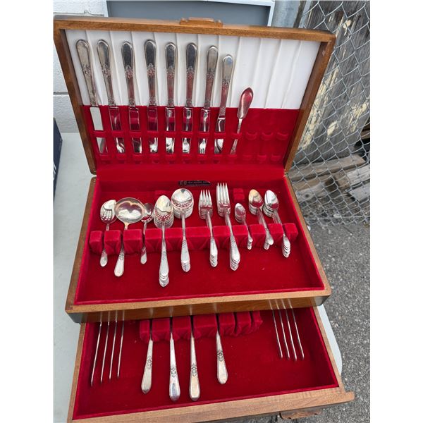 Cutlery in case