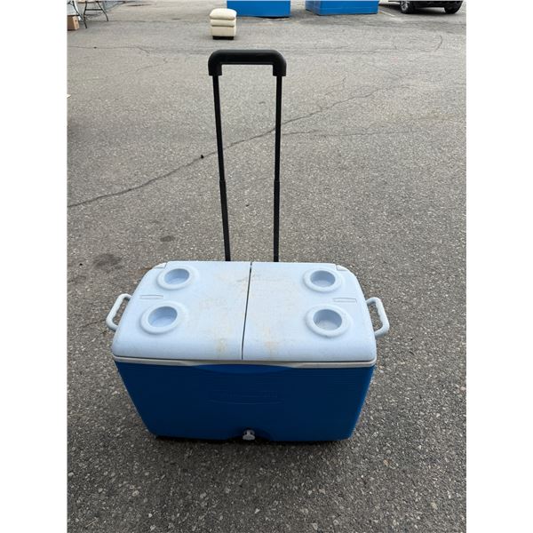 Rubbermaid cooler