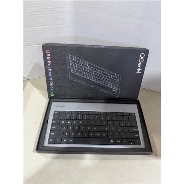 QGEEMUSB keyboard docking