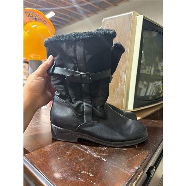 Tender Tootsie's boots size 8