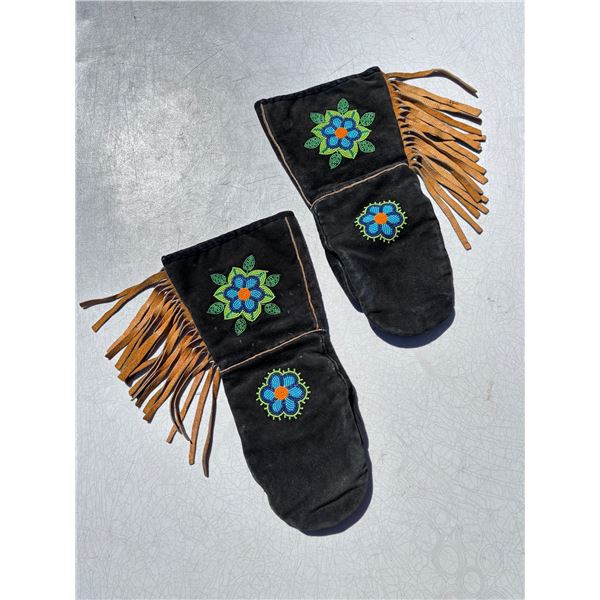 Handcrafted gloves