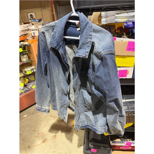 Levi trucker jacket size XL