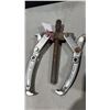 Image 1 : 2 jaw, reversible gear puller