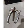 Image 2 : 2 jaw, reversible gear puller