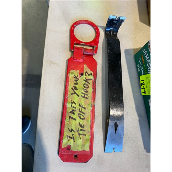 Hook and pry bar