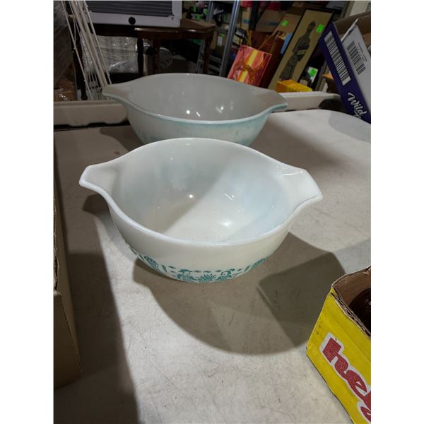 Pyrex bowls