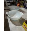 Image 1 : Pyrex bowls