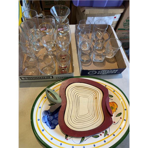 Glasses platter and apple expandable item