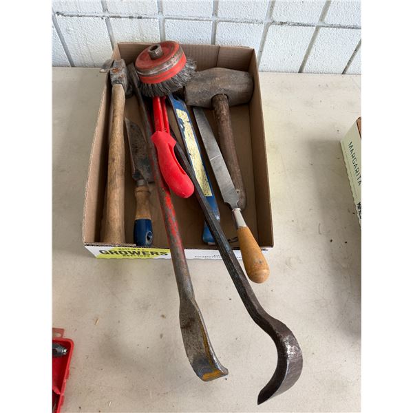Assorted Tools prybars et