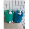 Image 1 : Water jugs