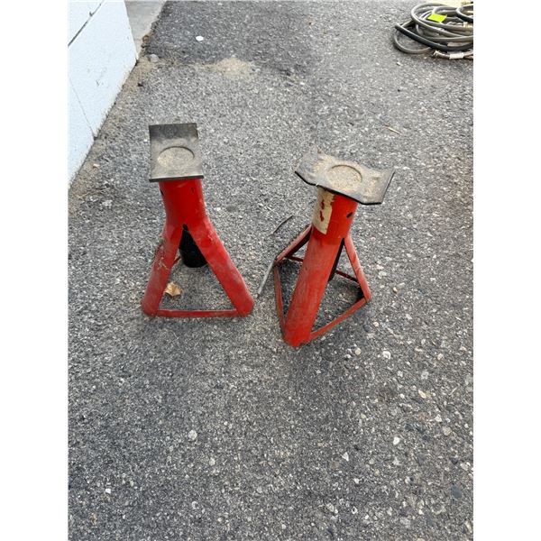 Jack stands