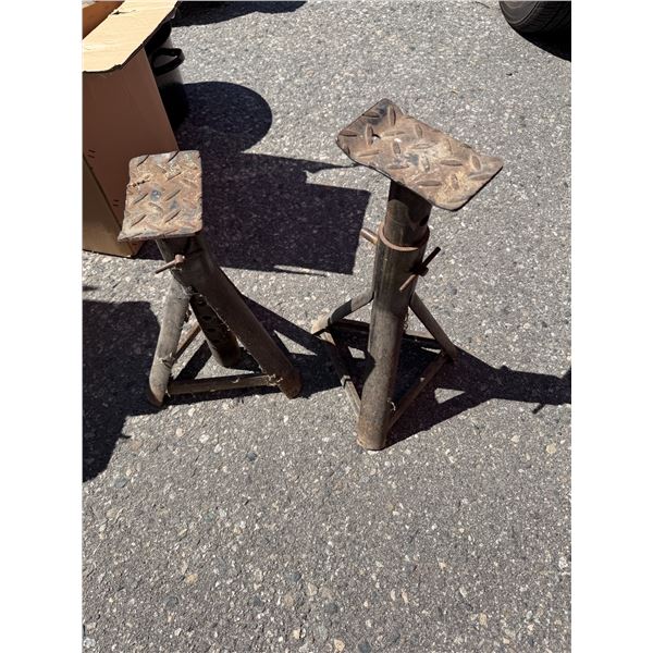 Jack stands
