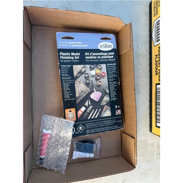 Plastic model finishing set