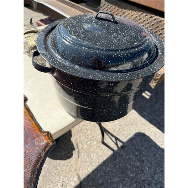 Canning pot with lifter
