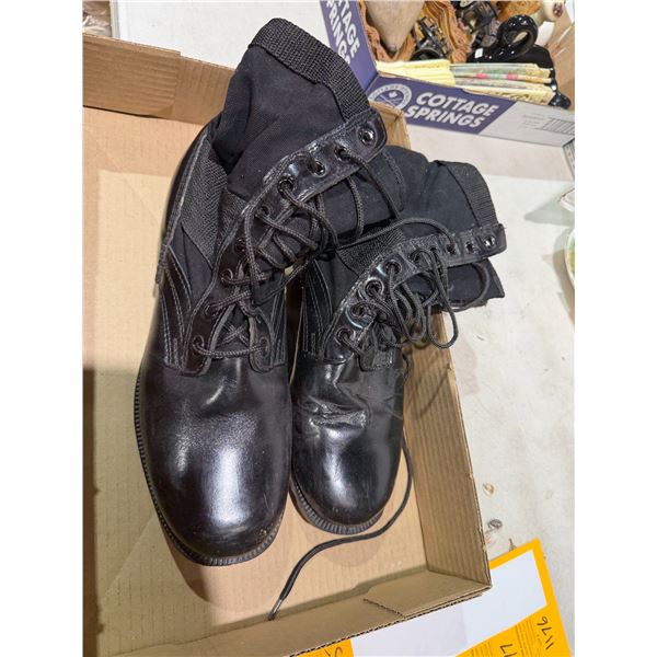 Boots size 9