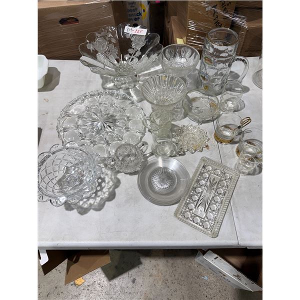 Assorted kitchen items