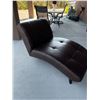 Image 2 : Leather chaise lounge