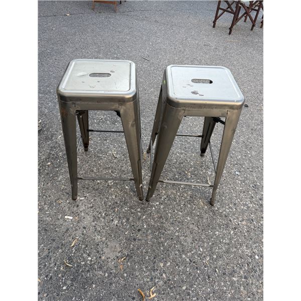 2 stools