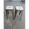 Image 1 : 2 stools