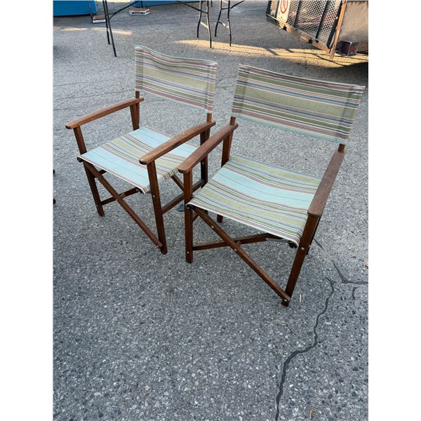 2 folding chairs