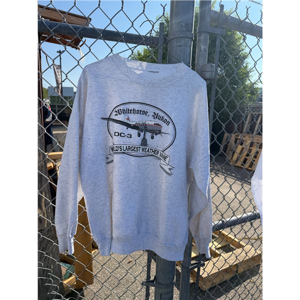 Whitehorse Yukon sweat sweatshirt size not showing