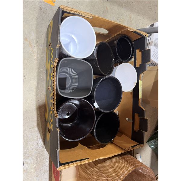 Assorted pots, 4 inches tall
