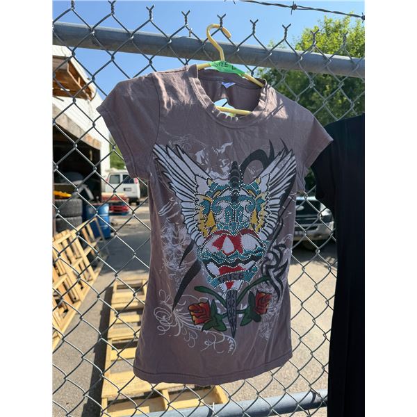 T-shirt size small