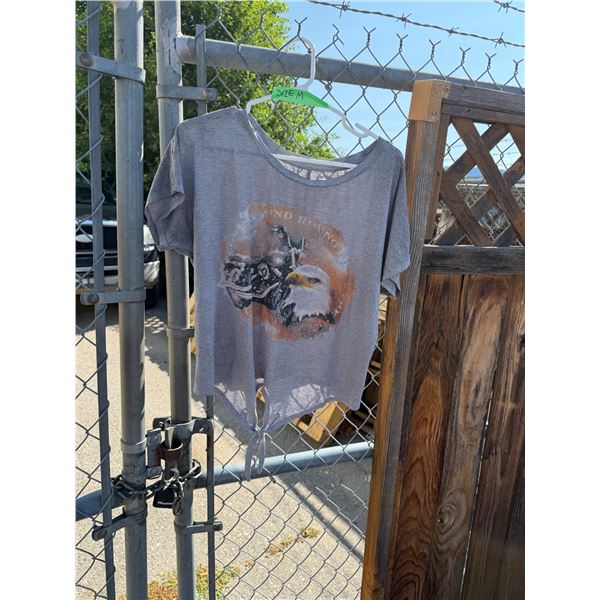 T-shirt size medium