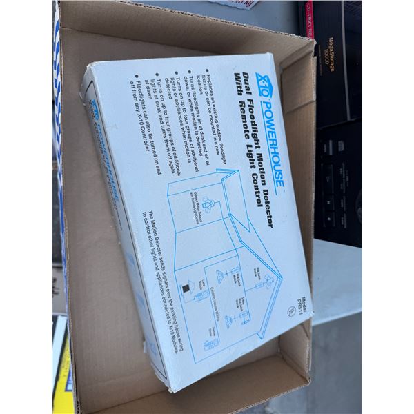 Dual floodlight motion detector