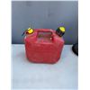 Image 1 : Fuel Containers
