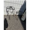 Image 1 : Plant stands