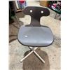 Image 1 : Chair