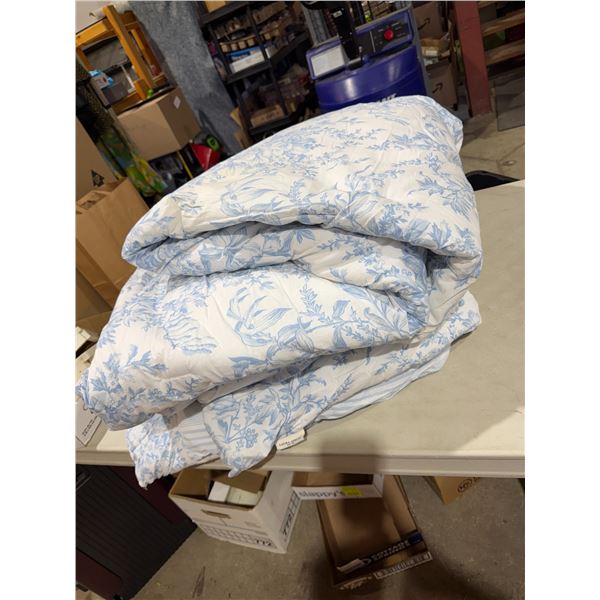 Laura Ashley king size comforter