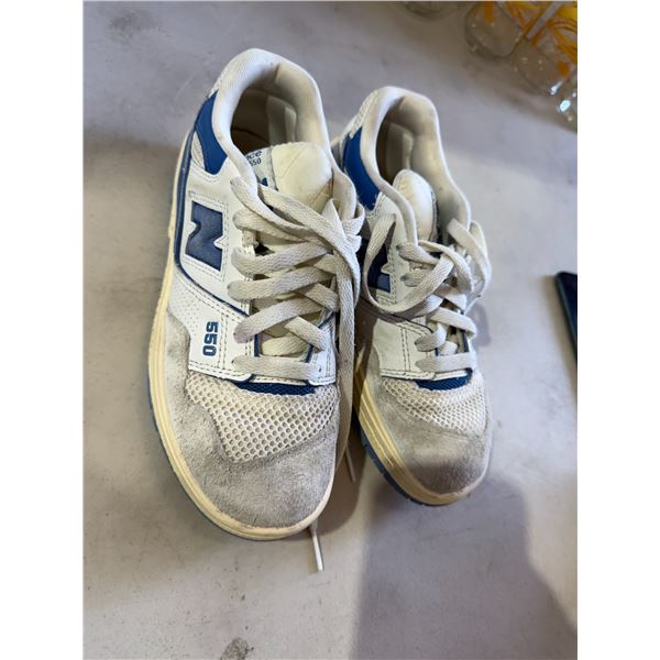 New balance shoes, size 5