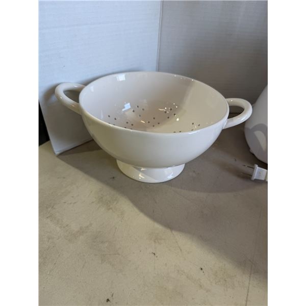 Rae Dunn colander