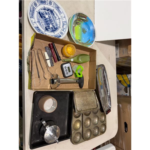 Kitchen items, Vintage, baking pans, etc.