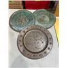 Image 1 : Wall plates or chargers