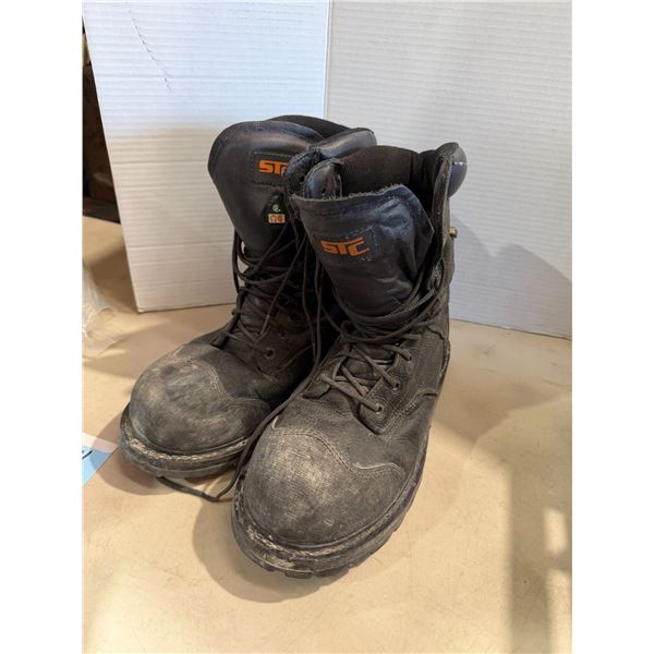 Boots size 11