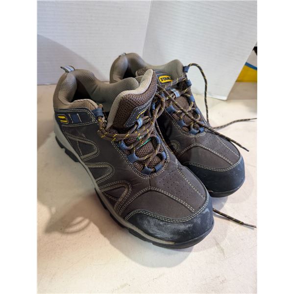 Stanley shoes size 11