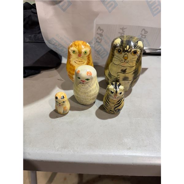 Cat nesting dolls