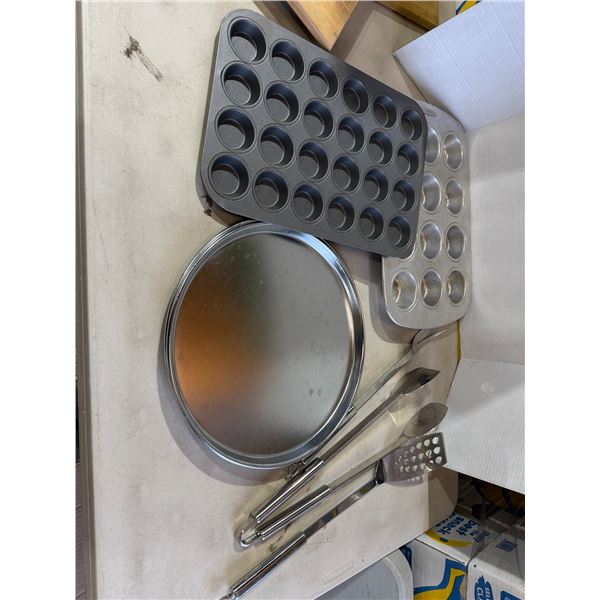 Baking pans and barbecue utensils