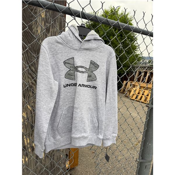 NWT under Armour youth medium hoodie