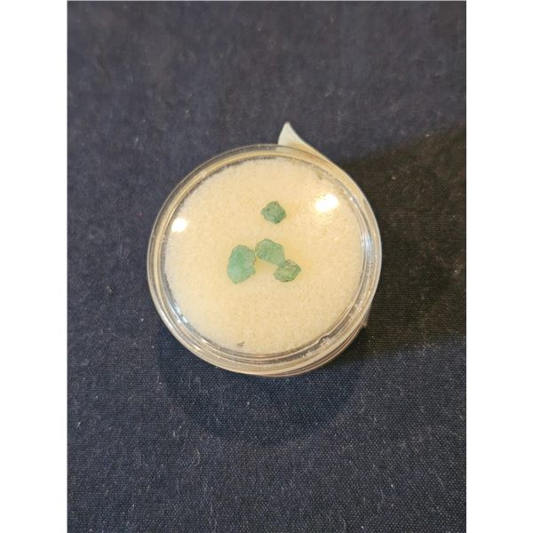 Loose Emerald chips