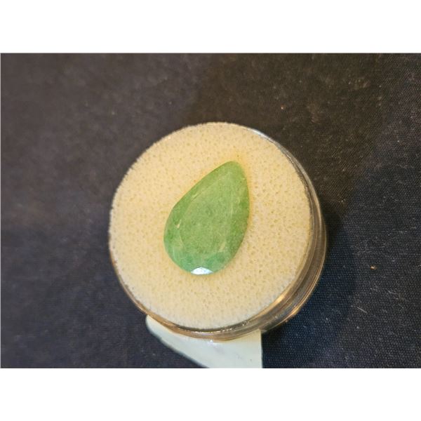 8Ct Green stone (Peridot or Jade)