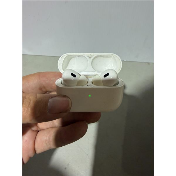 Apple AirPod pros C/W case