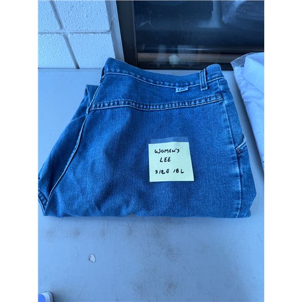 Vintage women's Lee jeans size 18
