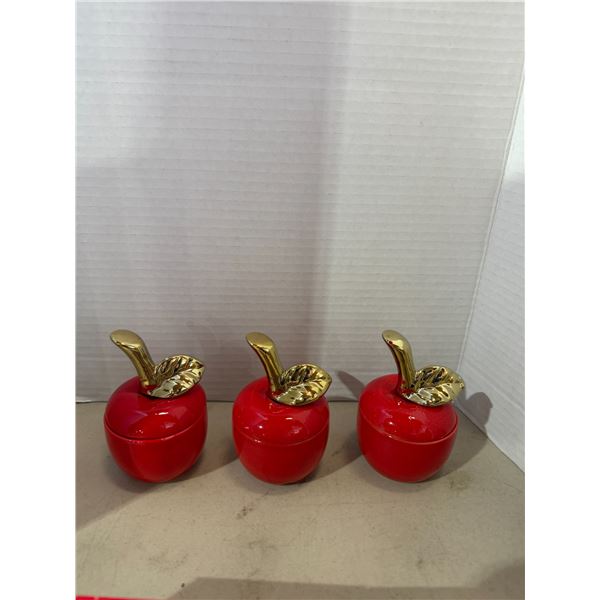 Lidded  apple containers