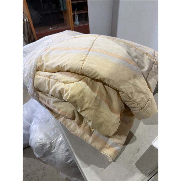 Queen comforter