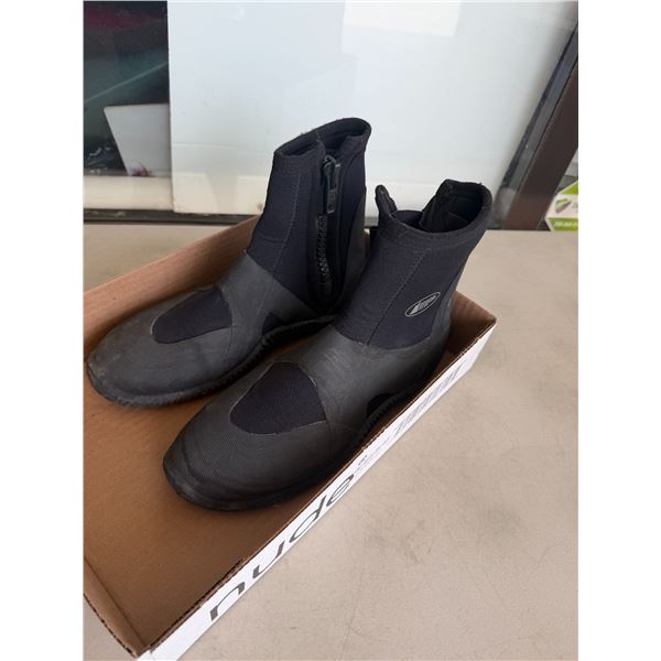 Mountain co-op size 9 water shoes